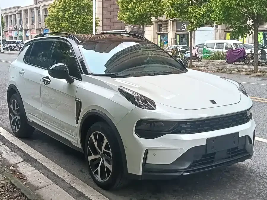 Lynk & Co 01