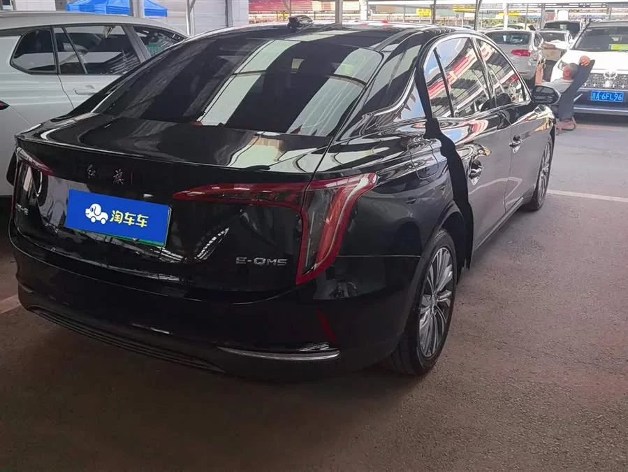 Hongqi E-QM5