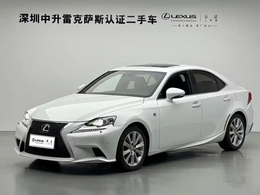 Lexus IS