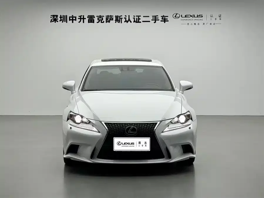 Lexus IS