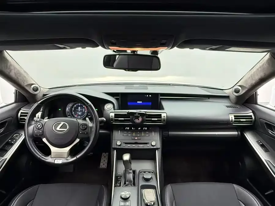 Lexus IS