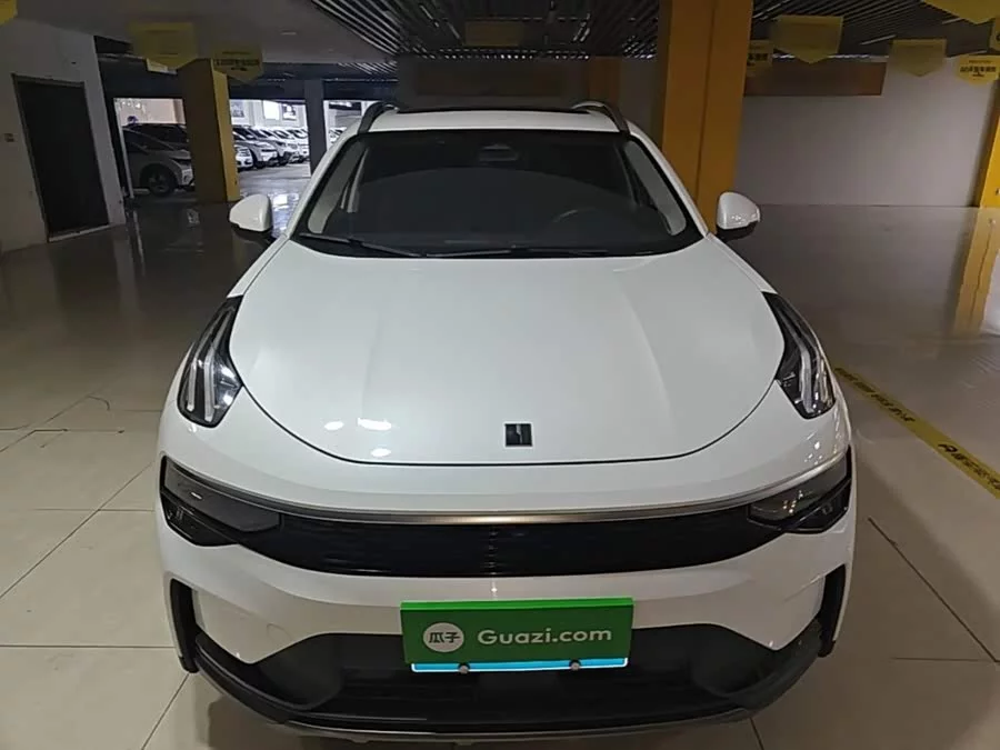 Lynk & Co 01