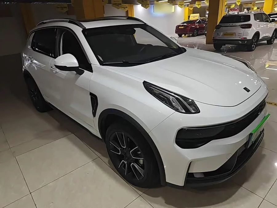 Lynk & Co 01
