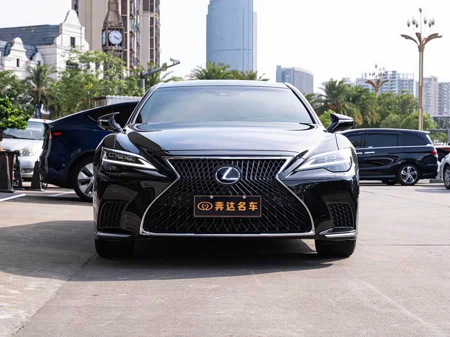 Lexus LS