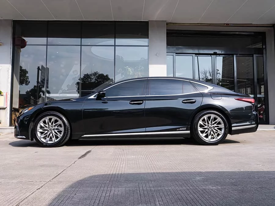 Lexus LS