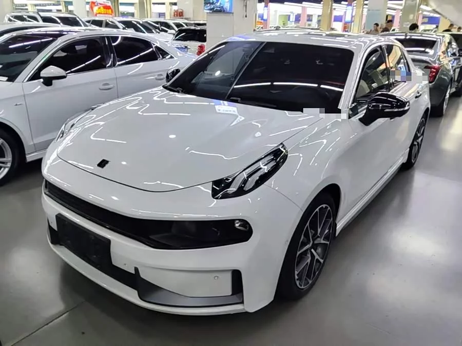 Lynk & Co 03