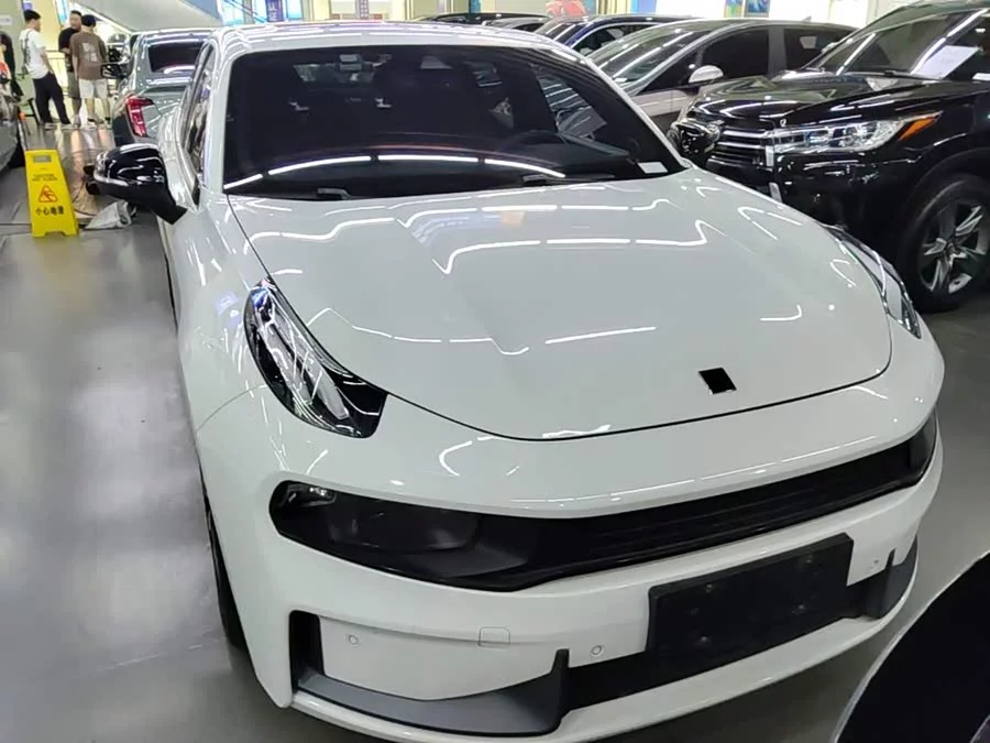Lynk & Co 03