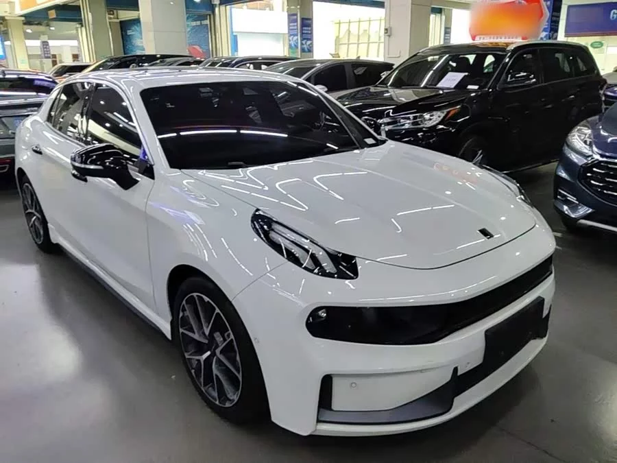 Lynk & Co 03