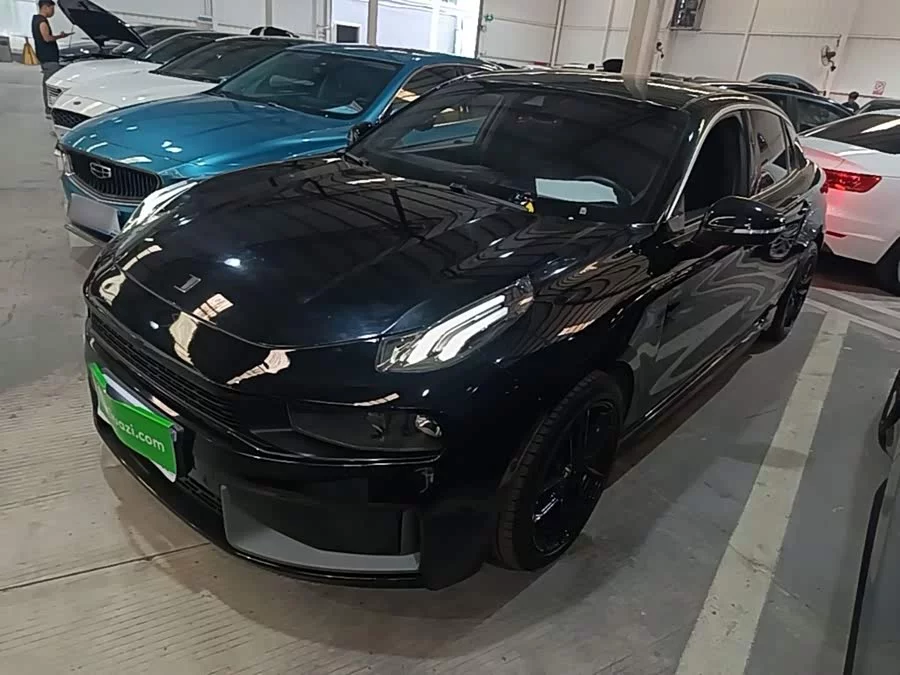 Lynk & Co 03