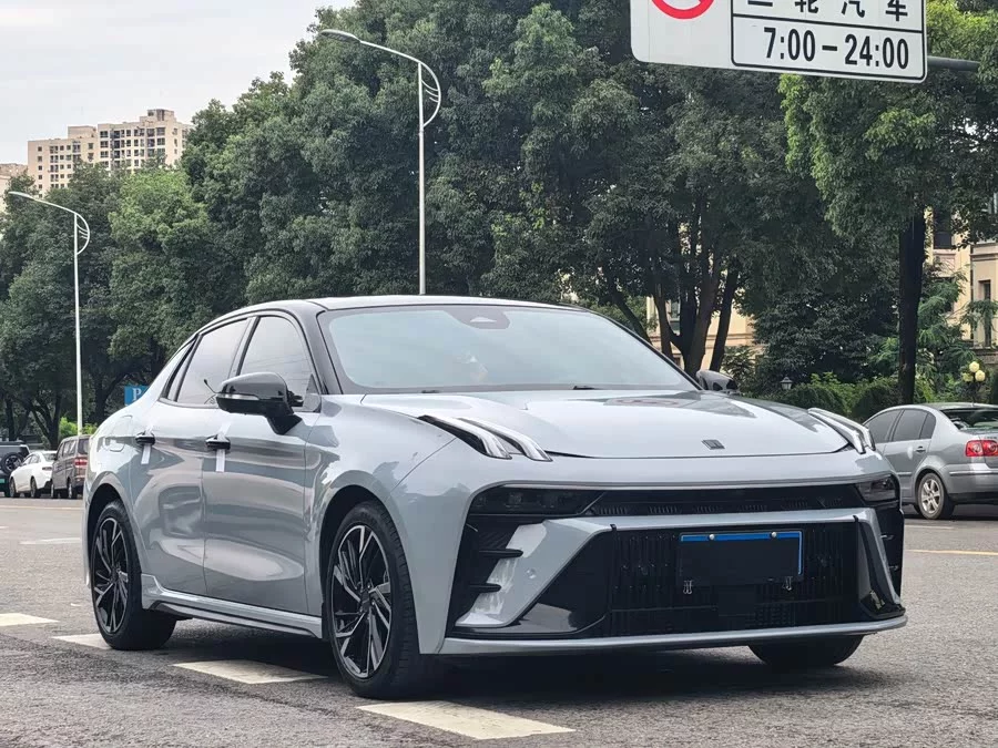 Lynk & Co 03