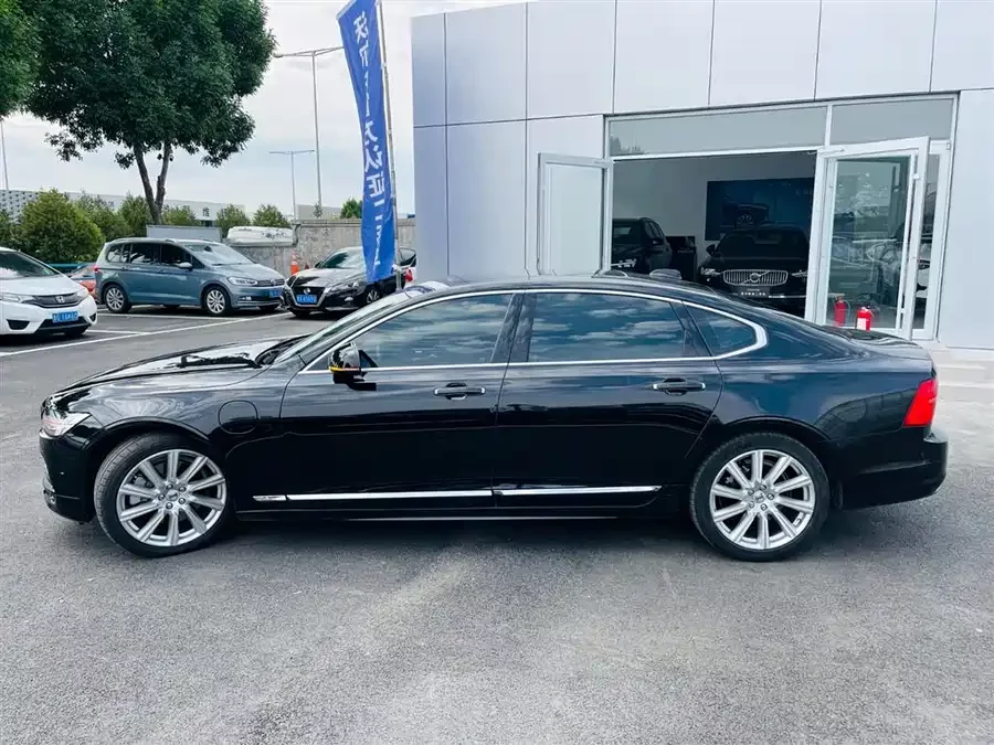 Volvo S90 plug-in hybrid
