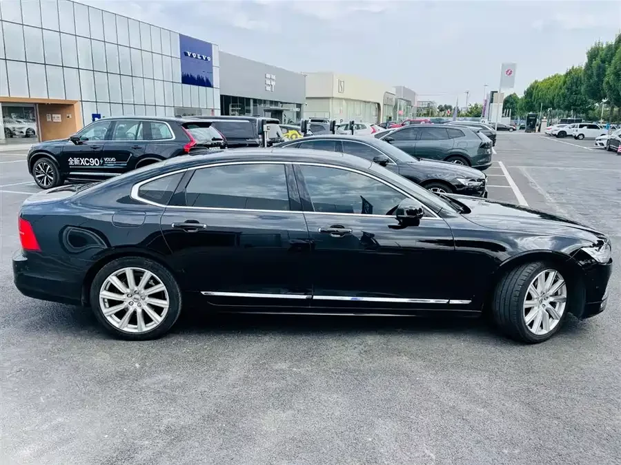 Volvo S90 plug-in hybrid