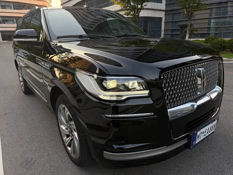 Lincoln Navigator