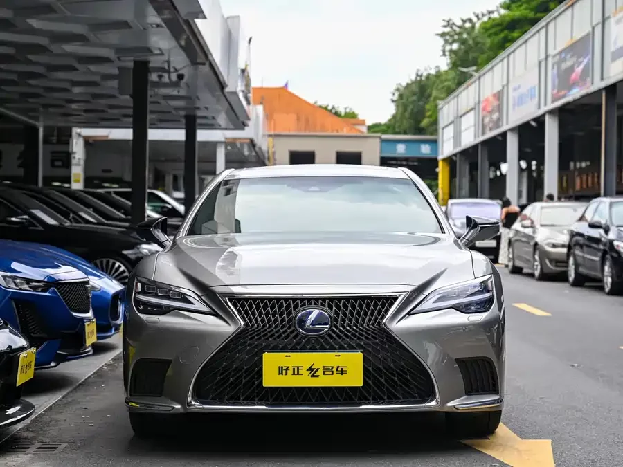 Lexus LS