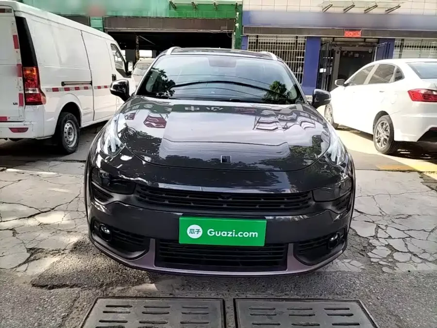 Lynk & Co 02