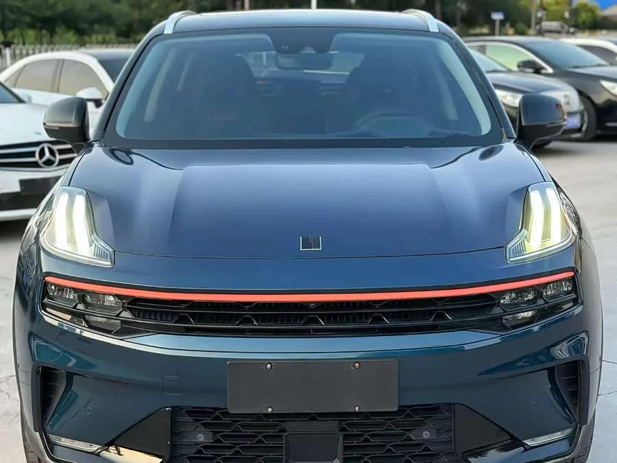 Lynk & Co 06