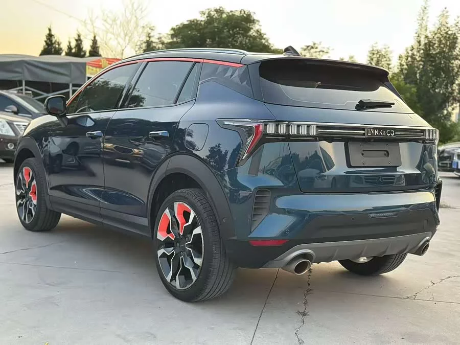 Lynk & Co 06