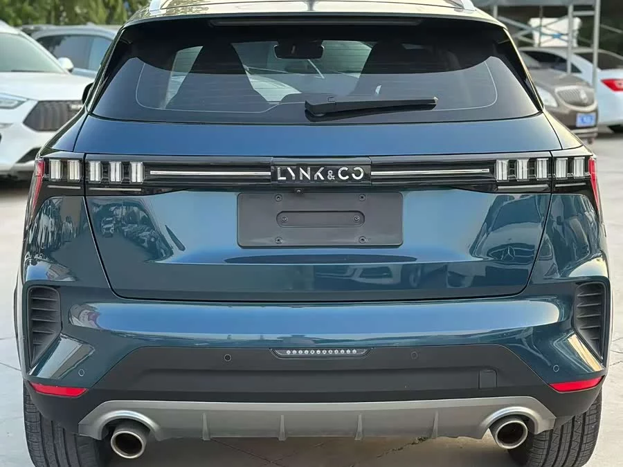 Lynk & Co 06