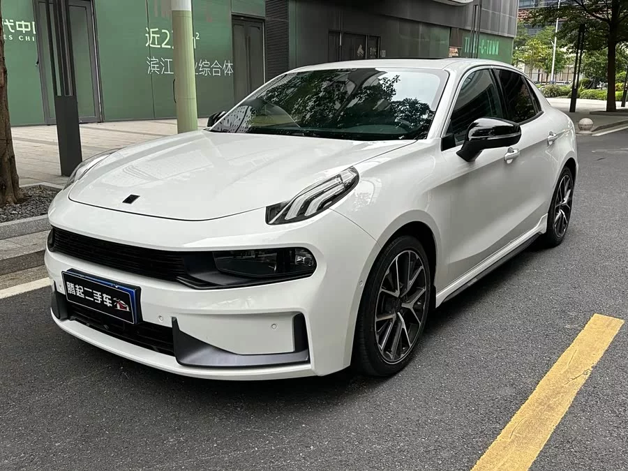 Lynk & Co 03