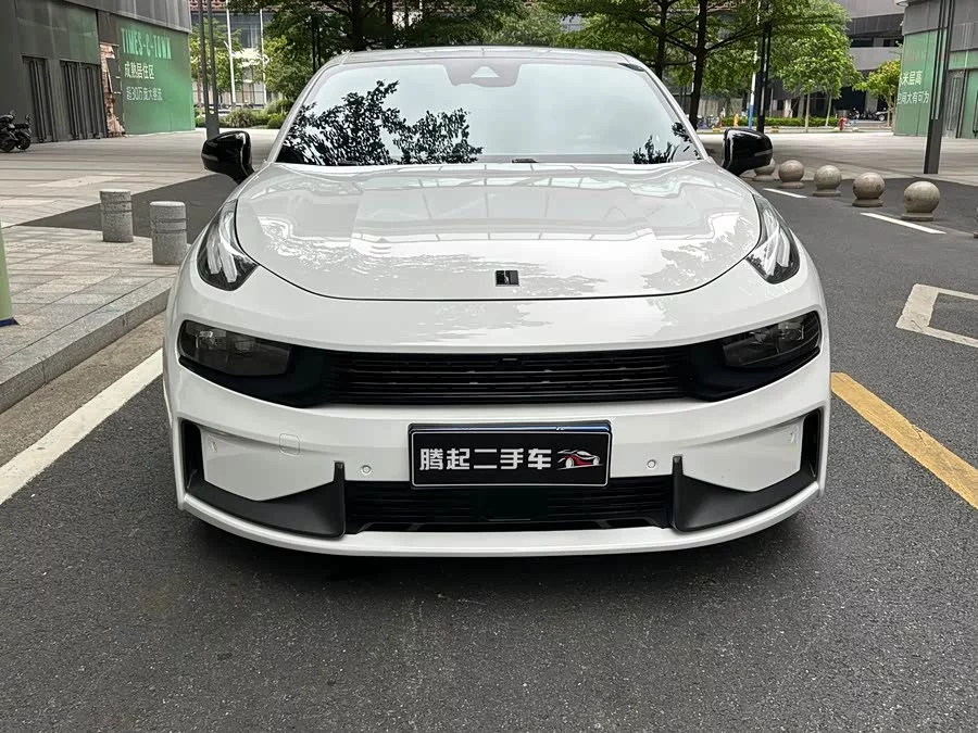 Lynk & Co 03