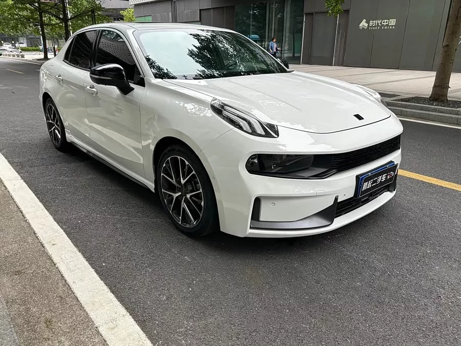 Lynk & Co 03