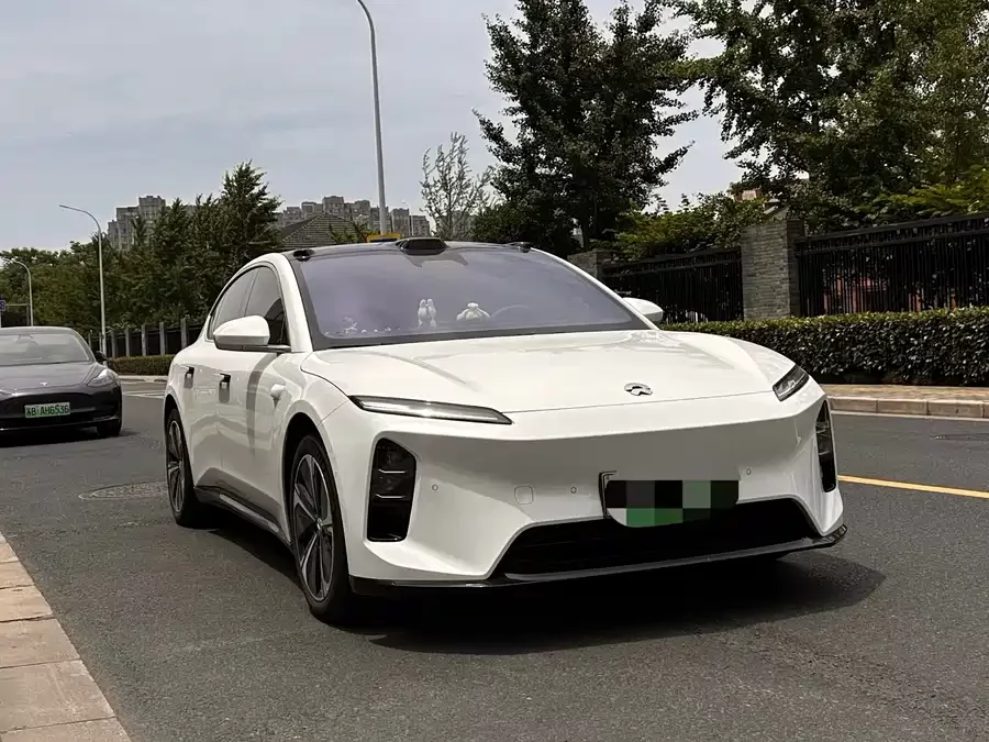 NIO ET5