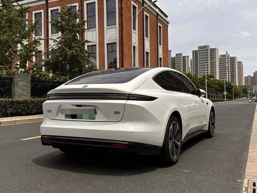 NIO ET5