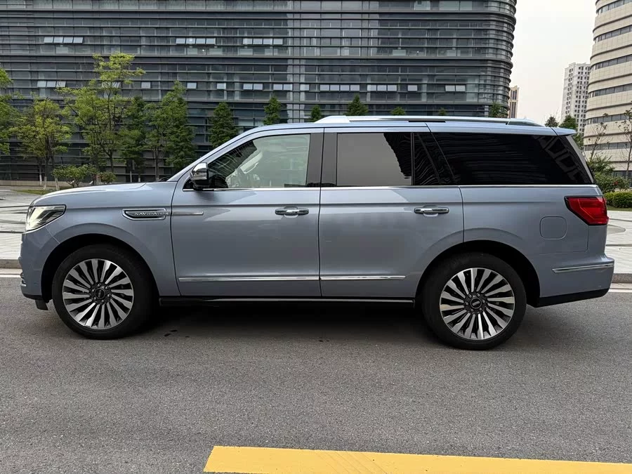Lincoln Navigator