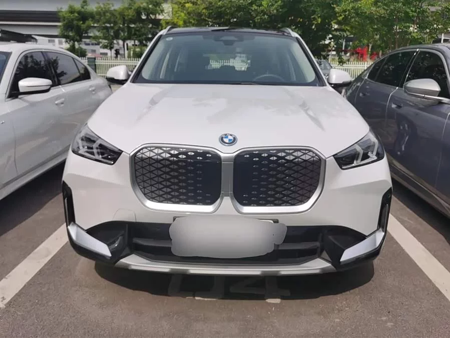 BMW iX1