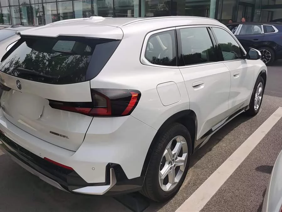 BMW iX1