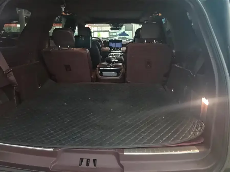 Lincoln Navigator