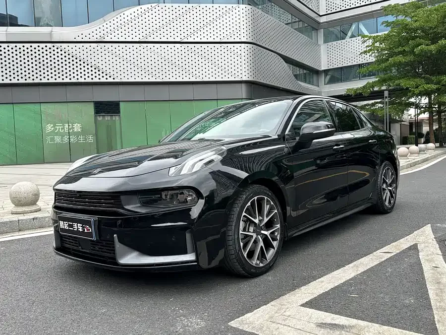 Lynk & Co 03