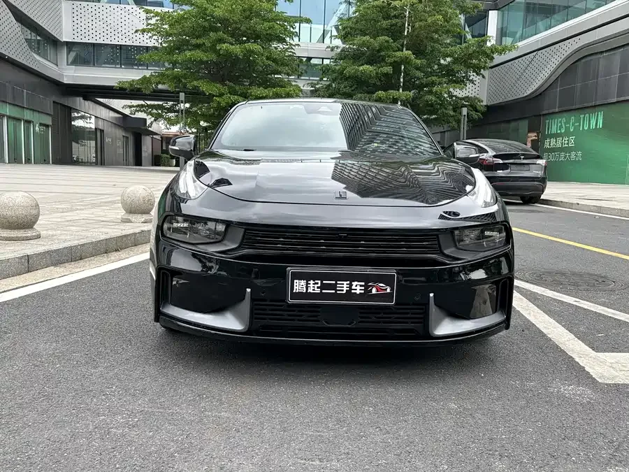 Lynk & Co 03