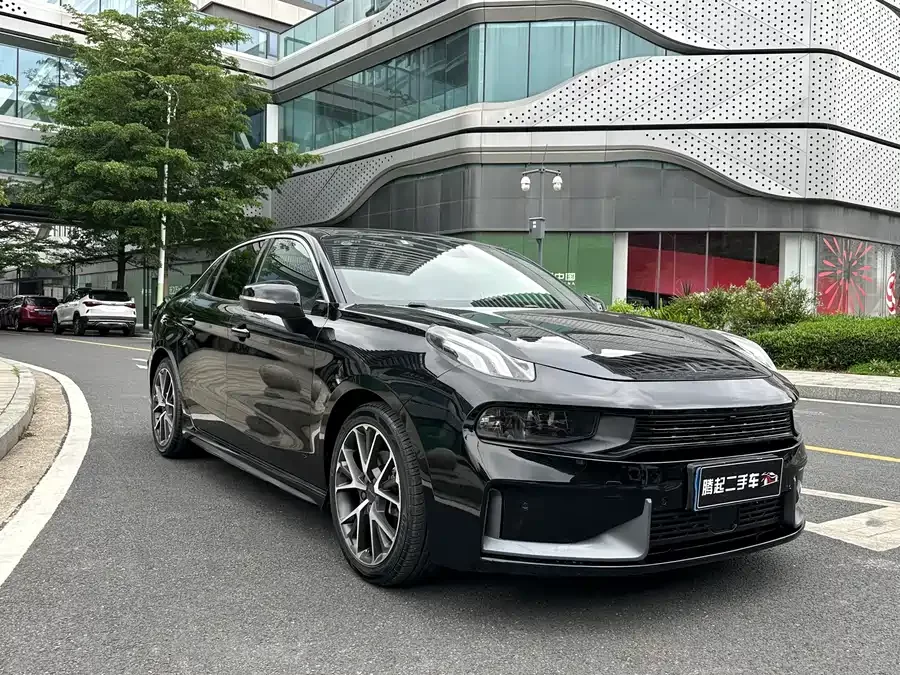Lynk & Co 03