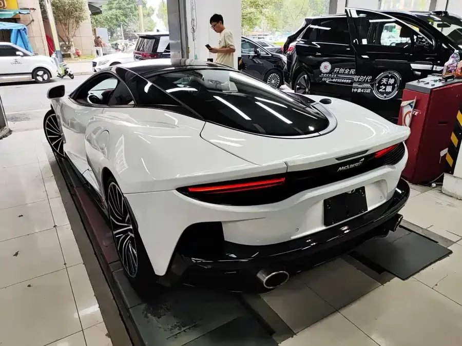 McLaren GT