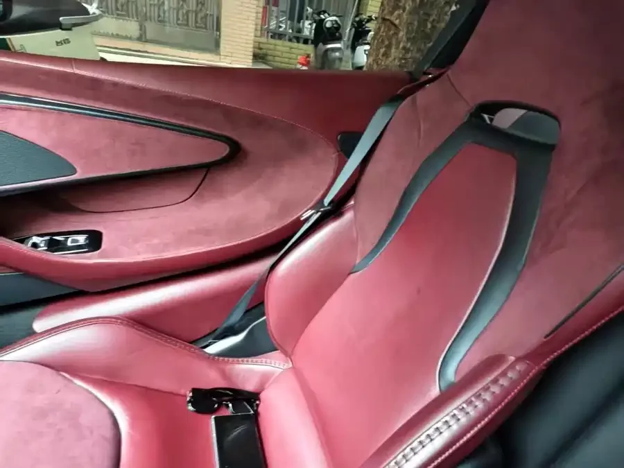 McLaren GT