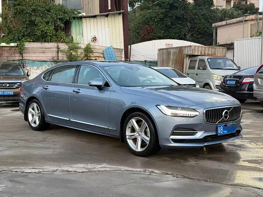 Volvo S90