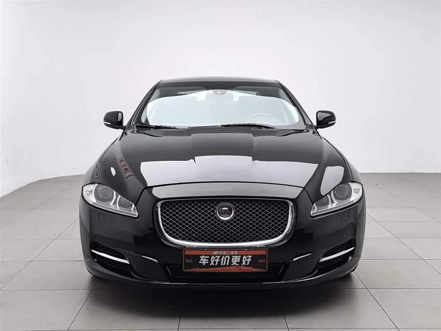 Jaguar XJ