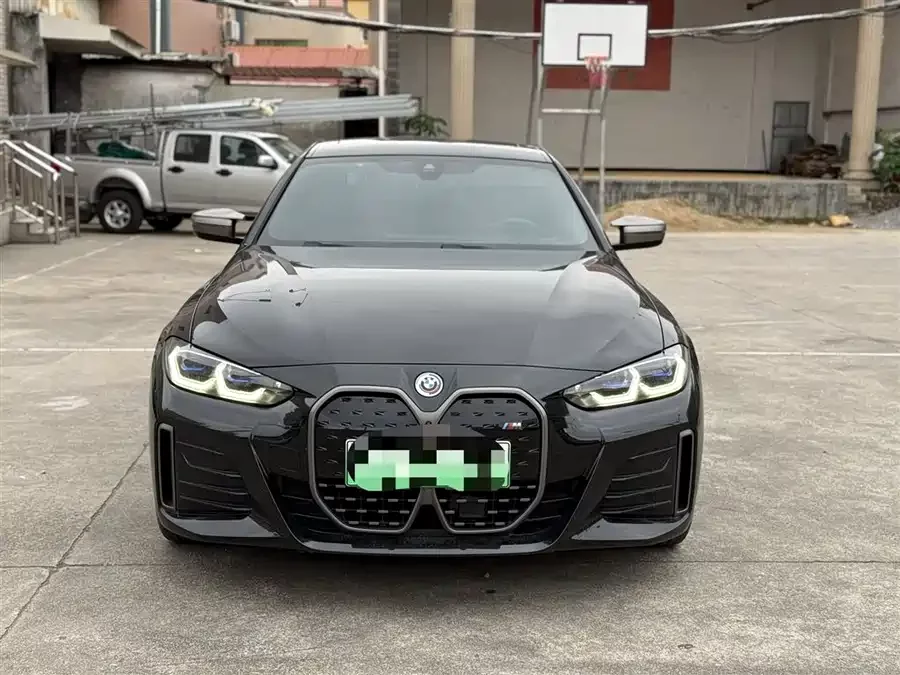 BMW i4