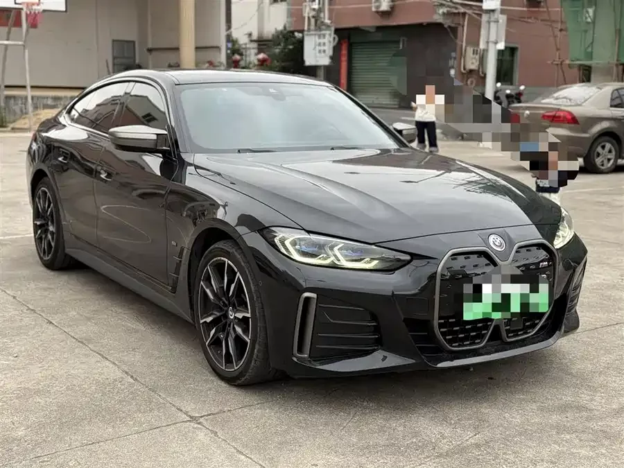 BMW i4