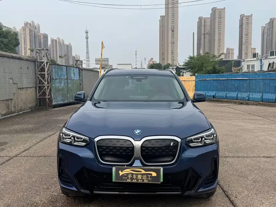 BMW iX3