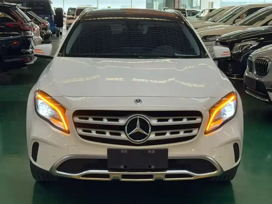 Mercedes Benz GLA