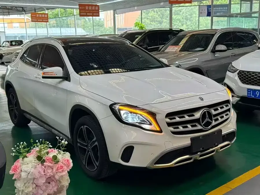 Mercedes Benz GLA