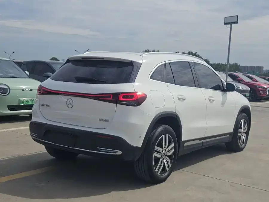 Mercedes Benz EQA