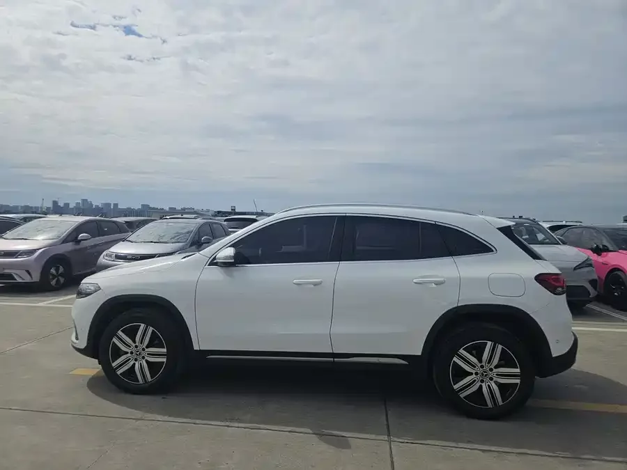 Mercedes Benz EQA