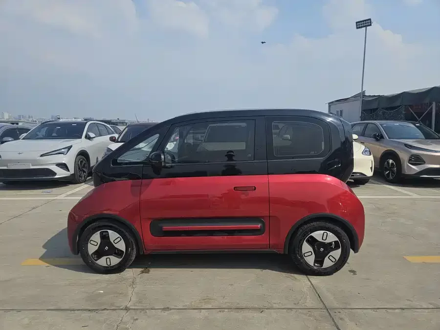 Baojun E300