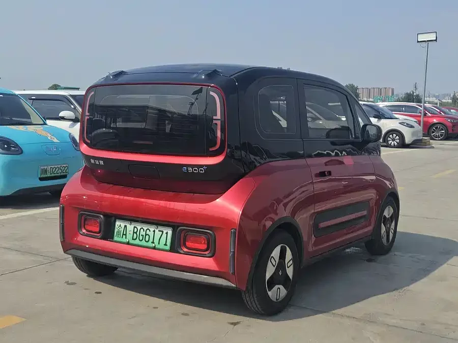 Baojun E300
