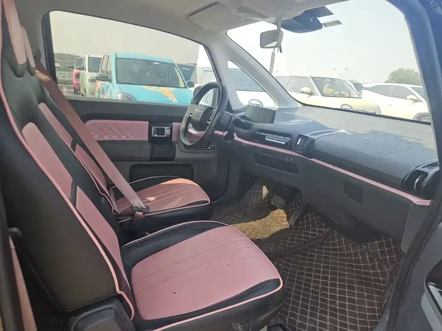 Baojun E300