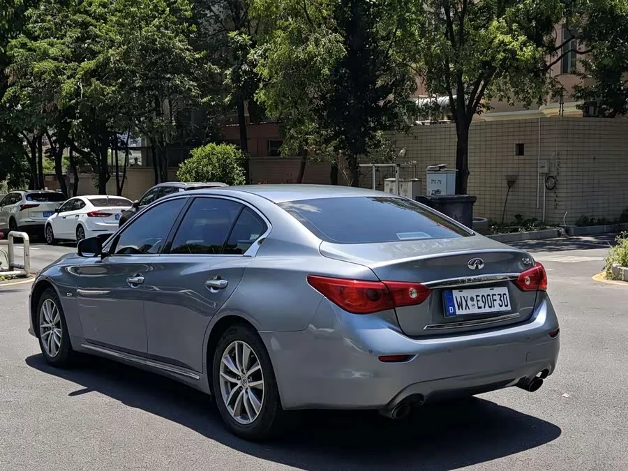 Infiniti Q50L