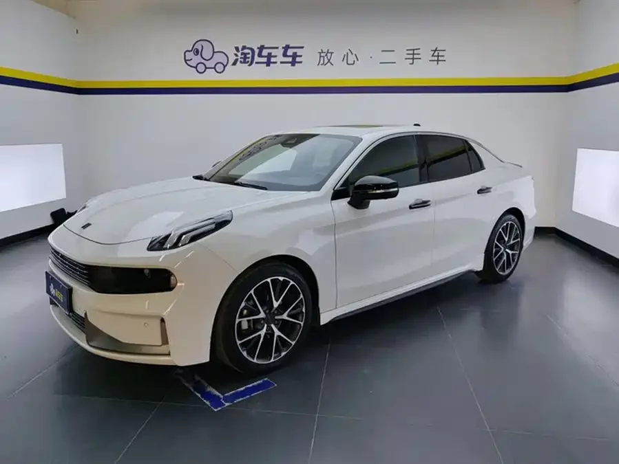 Lynk & Co 03